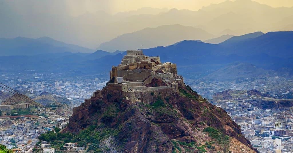 icon for Houthis capture Taiz by...? (castle)