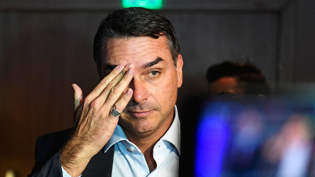 icon for Flávio Bolsonaro returns to Brazil by...?